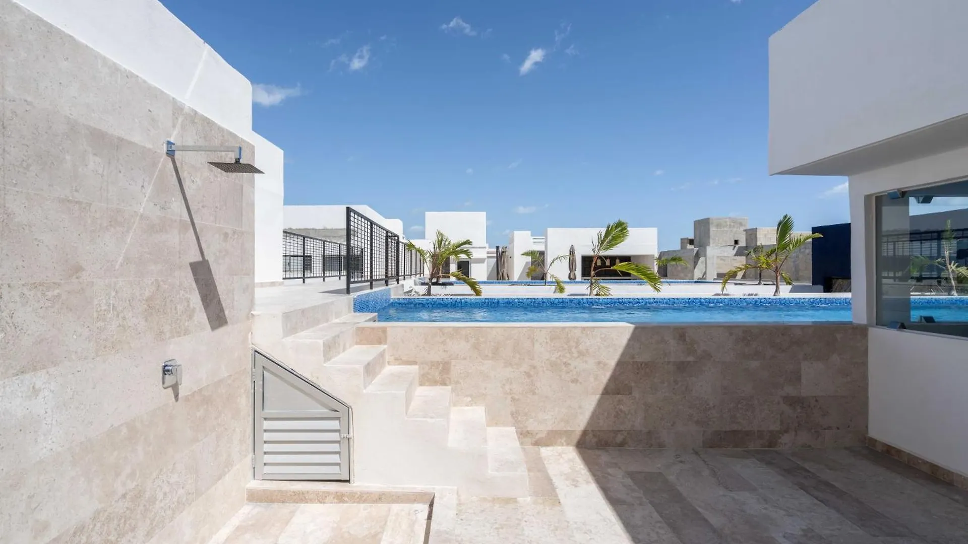2Bd With Rooftop Pool Near Beach Tulum